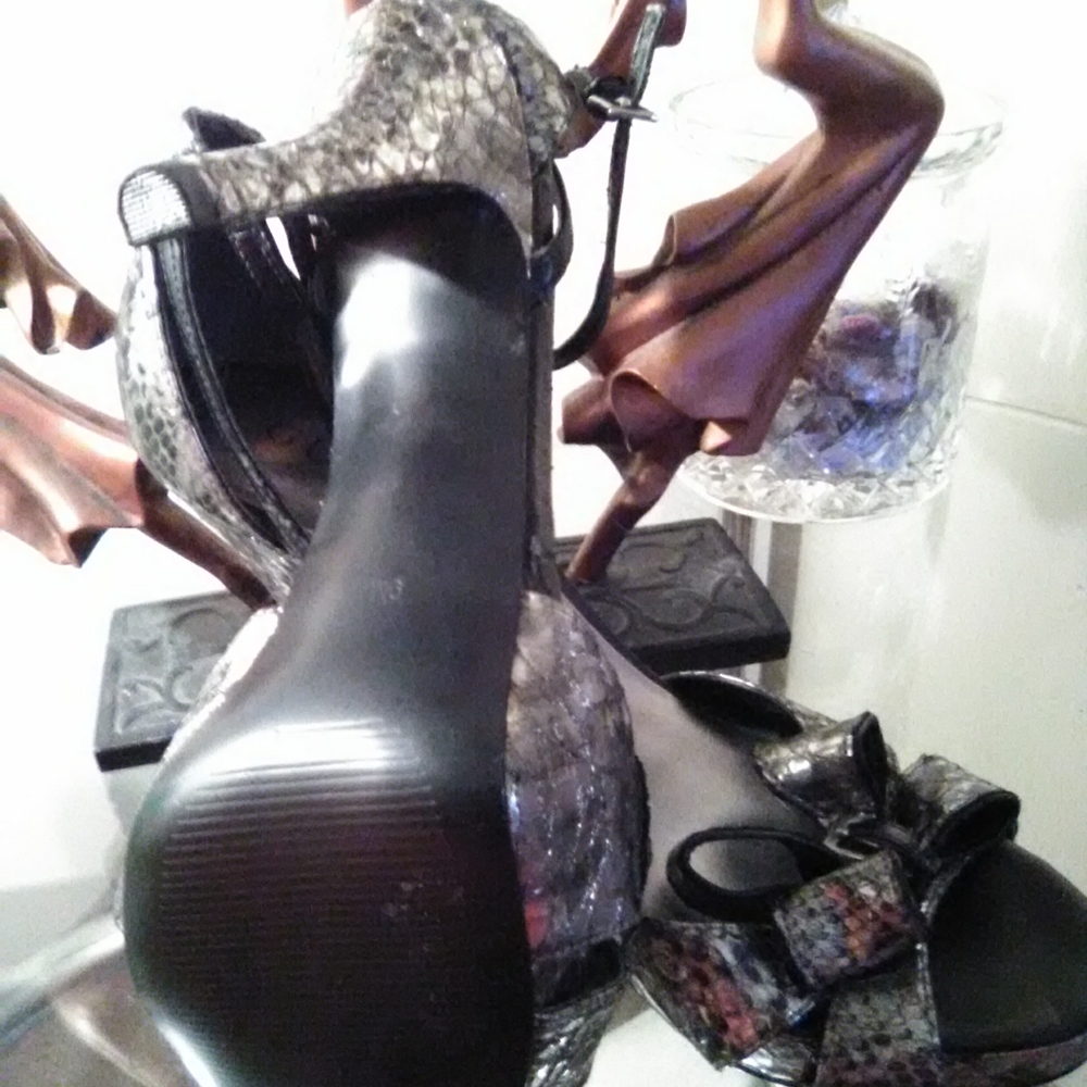 Guess Heels - Picture 4 of 5